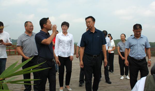 領導視察播州區(qū)三岔鎮(zhèn)獼猴桃基地