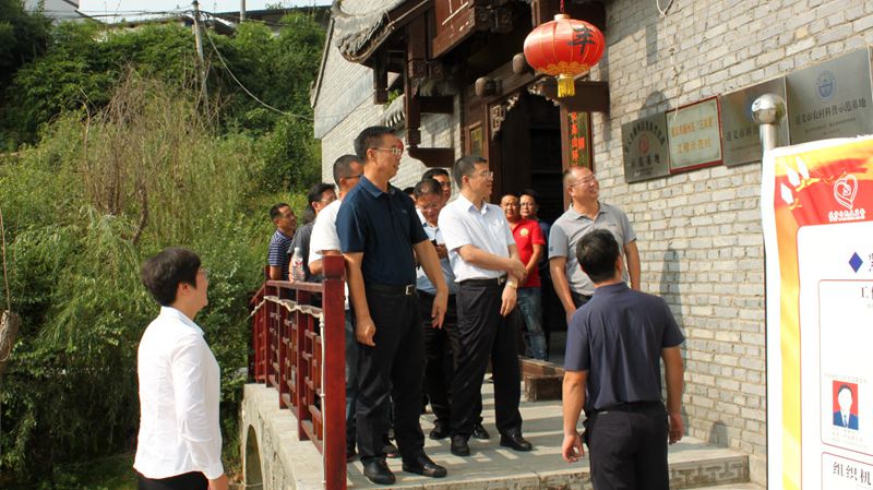 領導視察播州區(qū)三岔鎮(zhèn)獼猴桃基地